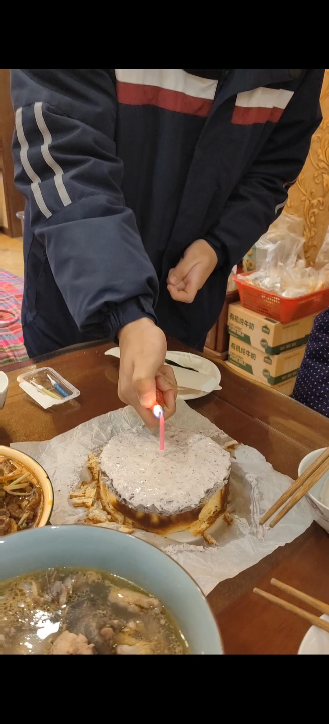 蓝莓酸奶慕斯巴斯克芝士蛋糕！双重享受！