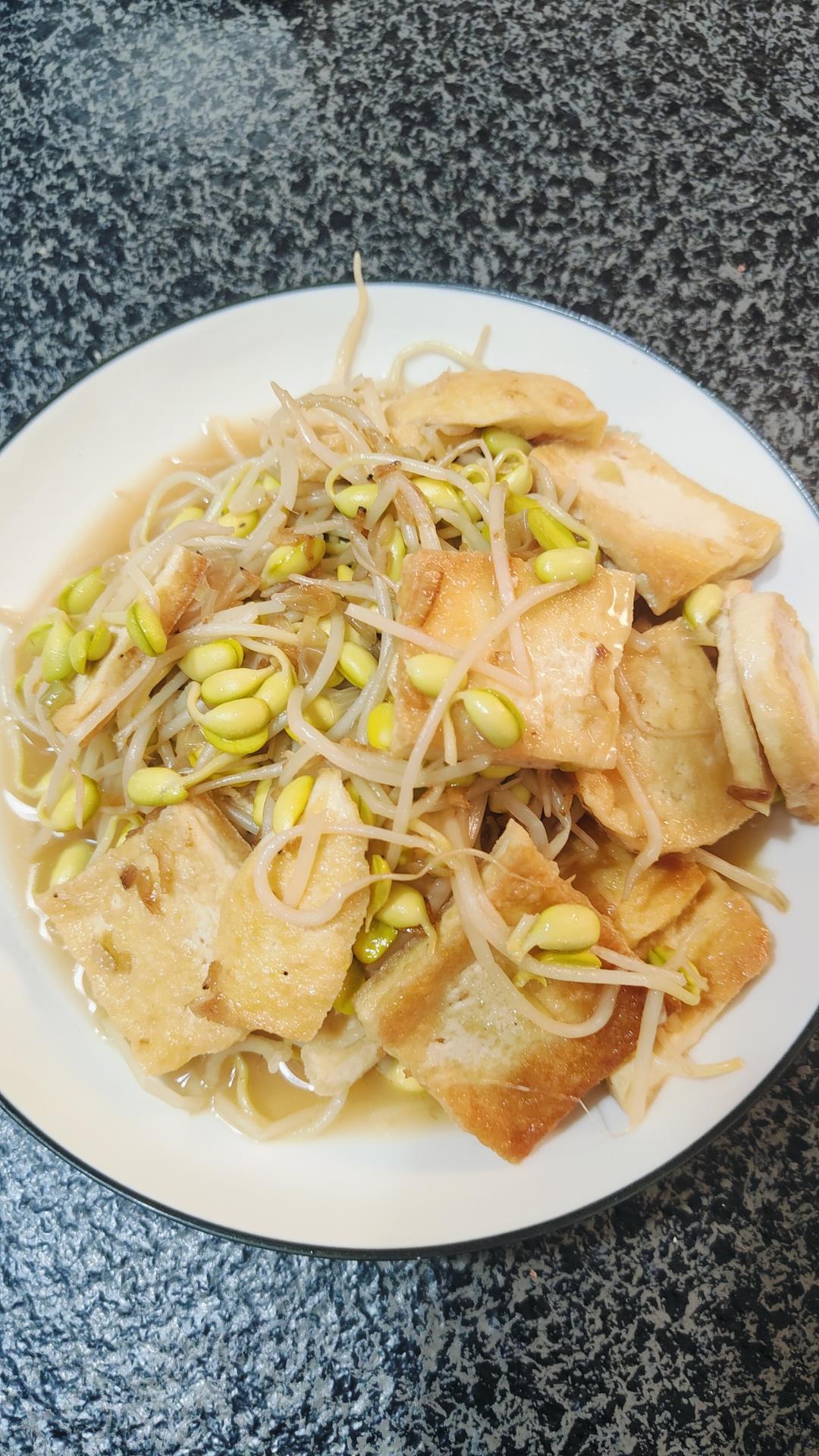 黄豆芽烧豆腐