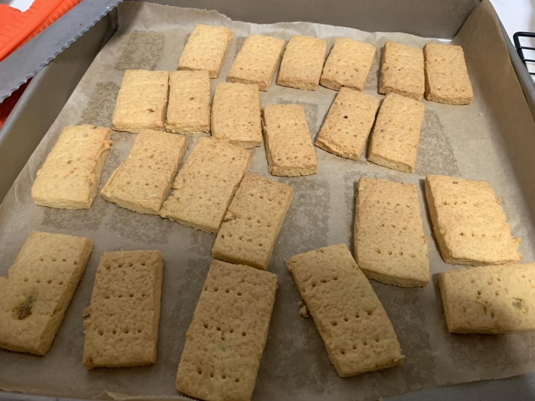 家庭自制的台湾老杨咸蛋黄饼（蛋黄多多）