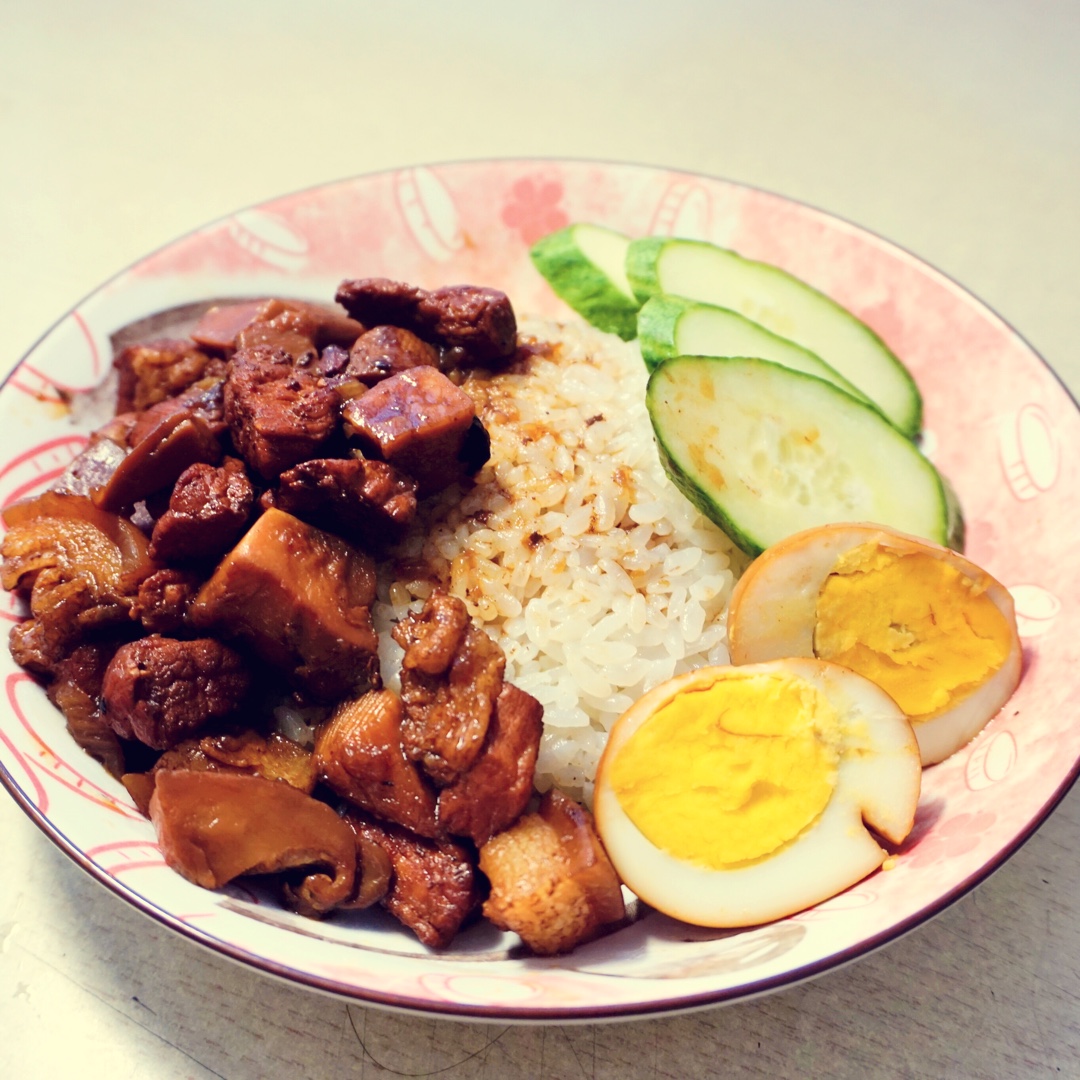 洋葱酥卤肉饭