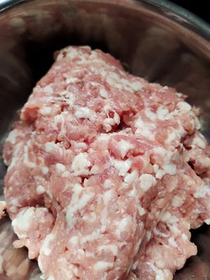 【猪肉脆皮肠】超级鲜嫩🔥适合一岁以上宝宝吃的低盐 清淡脆皮肠的做法 步骤1