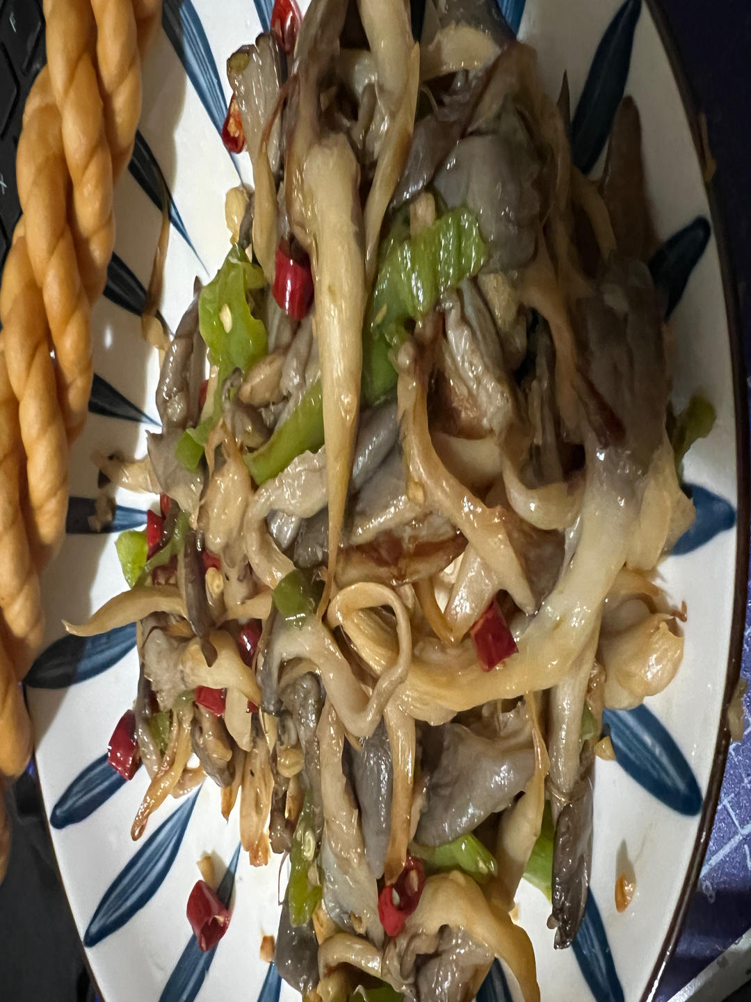 香辣好吃的炒平菇