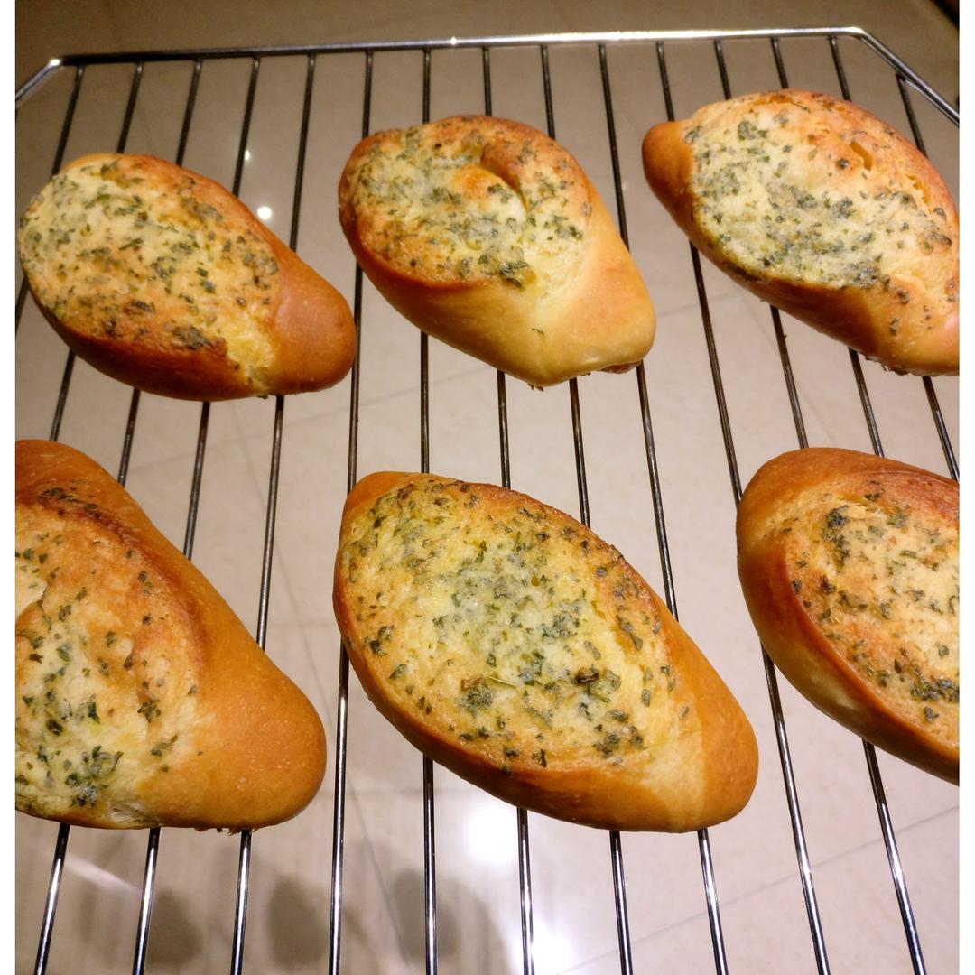 唐啊胖吃不胖做的欧芹鲜奶面包