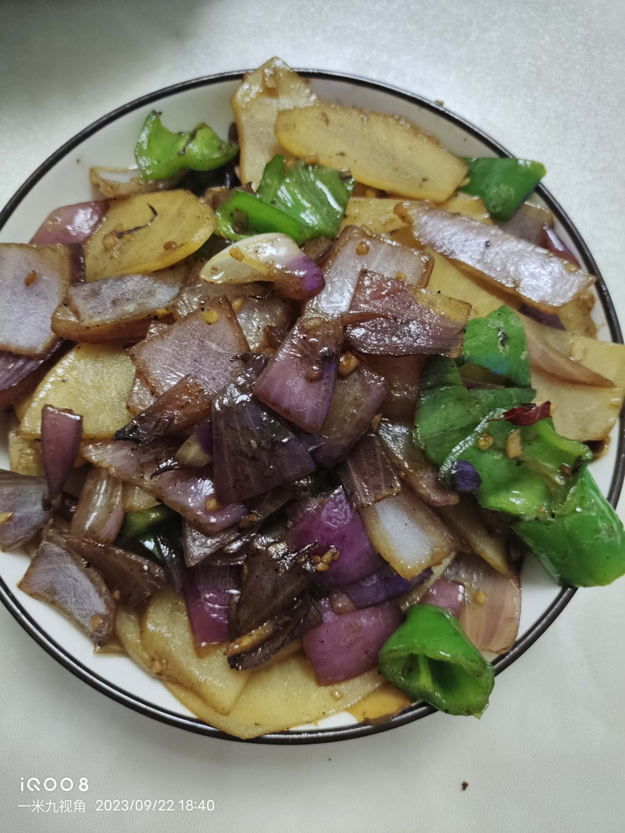 今日菜谱：土豆炒洋葱