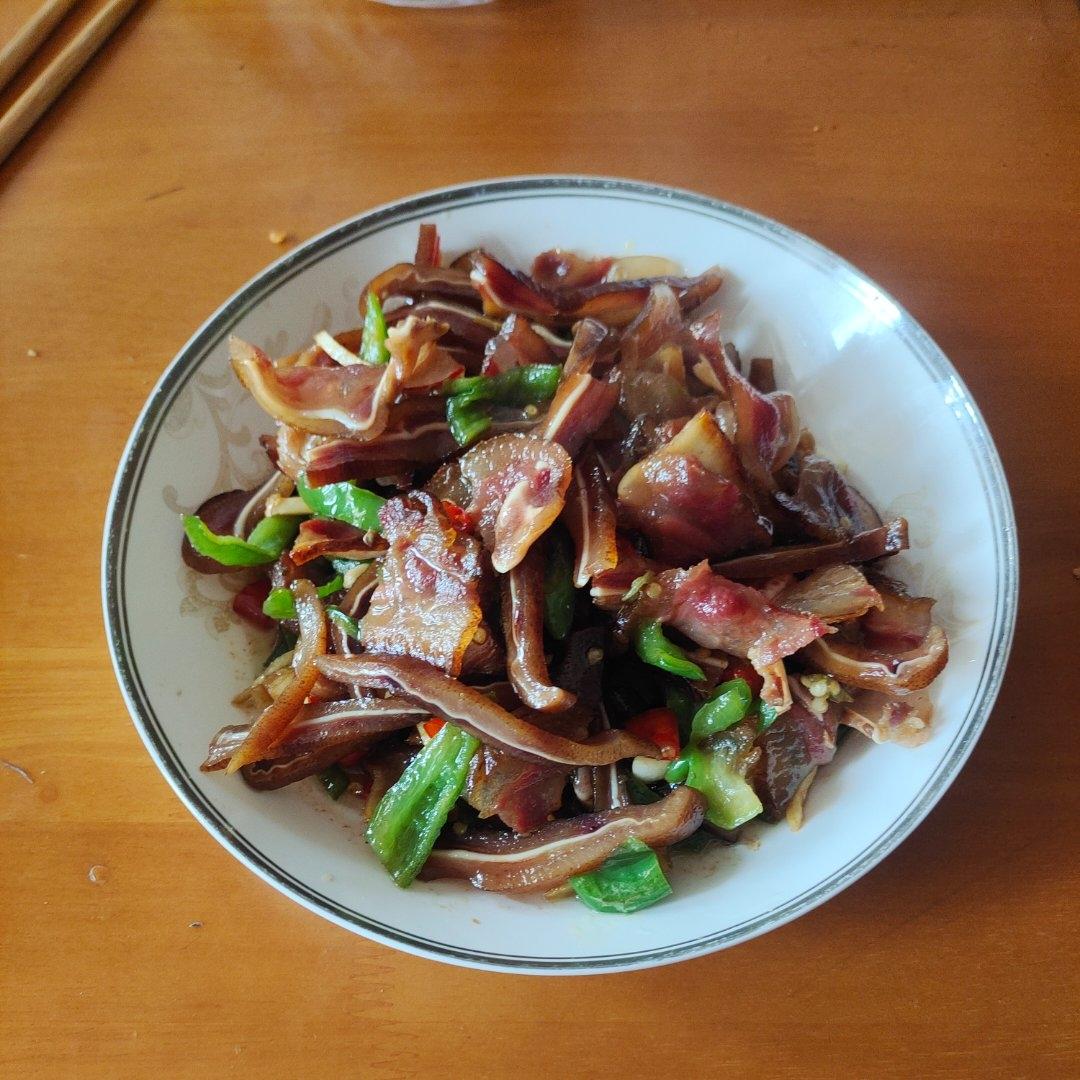 ㊙️下酒菜‼️青红椒爆炒腊猪耳朵