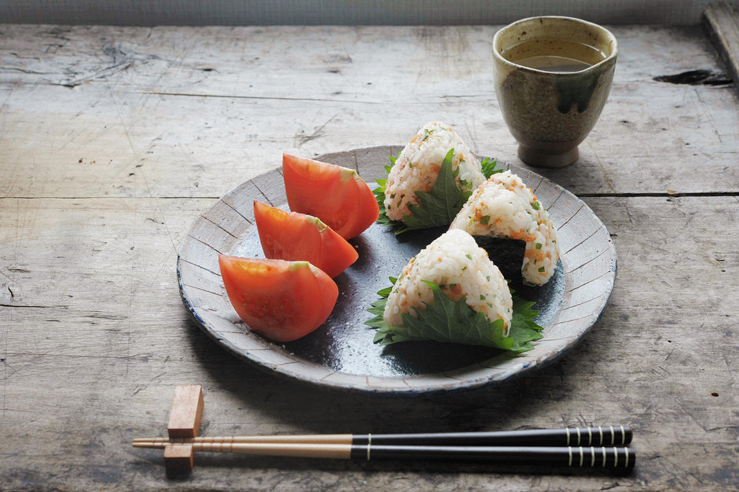 鲑鱼（三文鱼）&梅子&紫苏饭团
