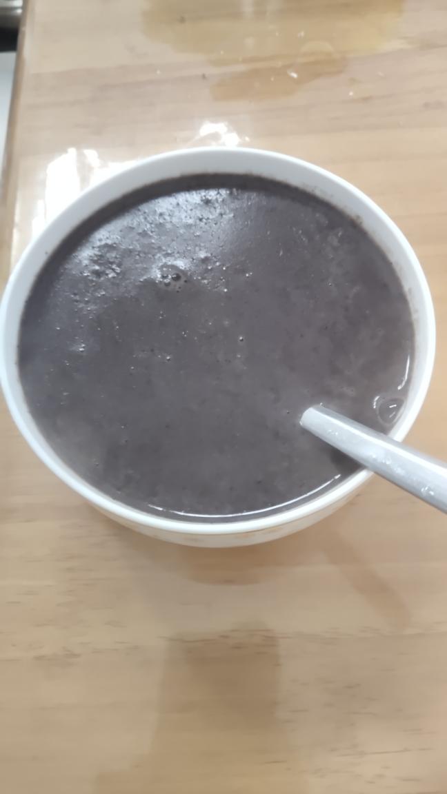 牛奶黑米黑豆燕麦黑芝麻粥