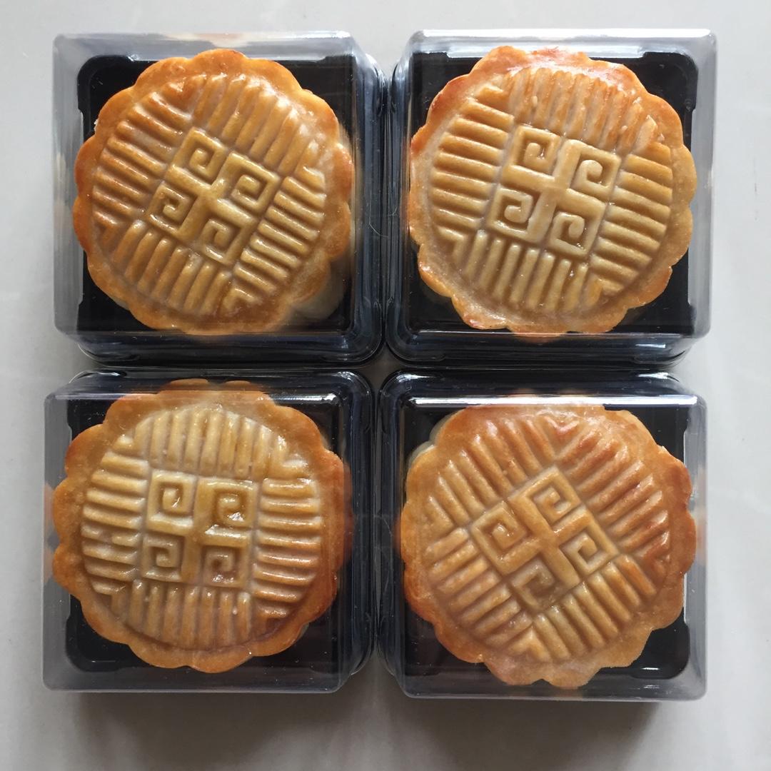 广式月饼—蛋黄莲蓉月饼