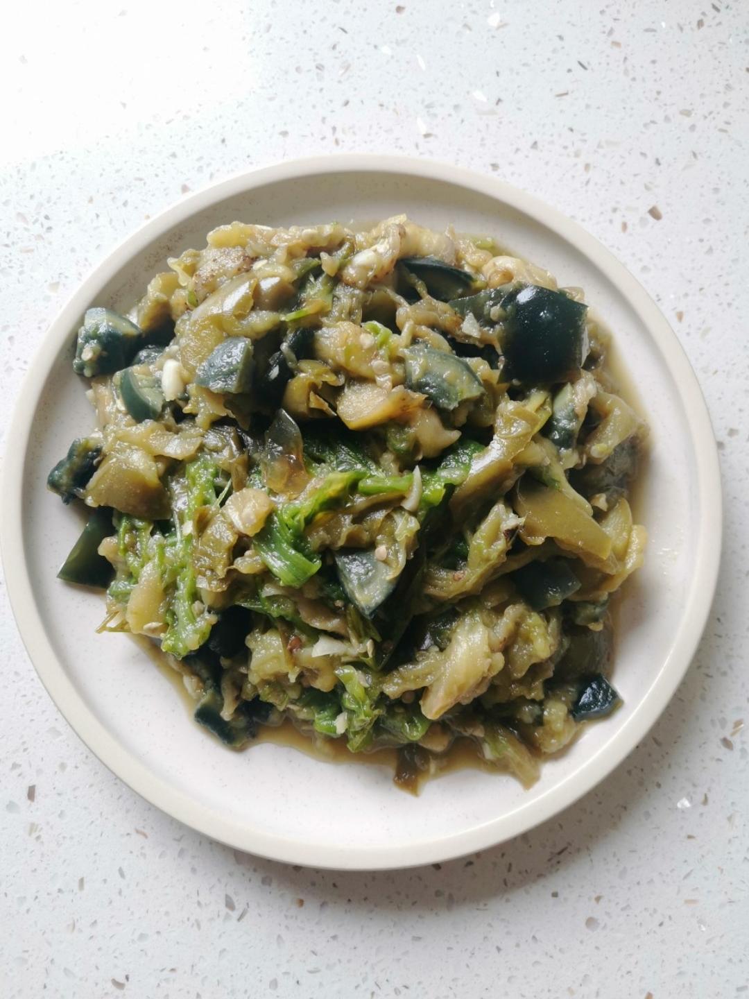 特色湘菜擂辣椒茄子皮蛋