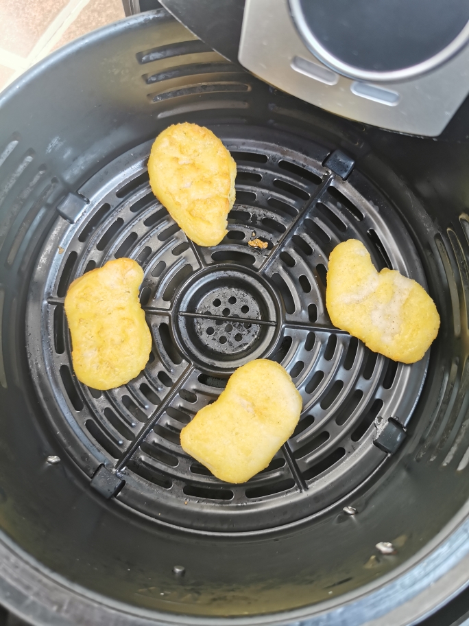 空气炸锅鸡块薯条一锅出（速冻食材版）的做法 步骤2