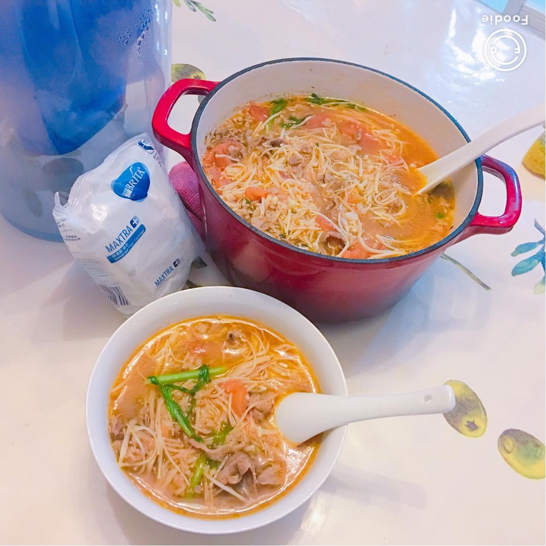 【金针菇番茄肥牛锅】