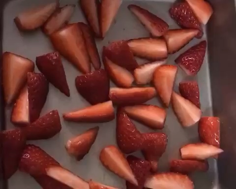 凉凉的草莓🍓果冻双皮奶口感果冻超简单的做法 步骤4