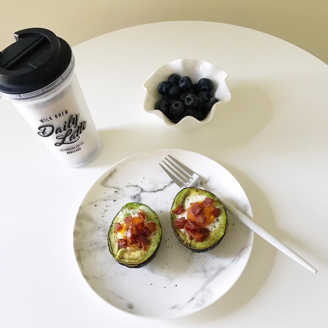 培根牛油果焗蛋