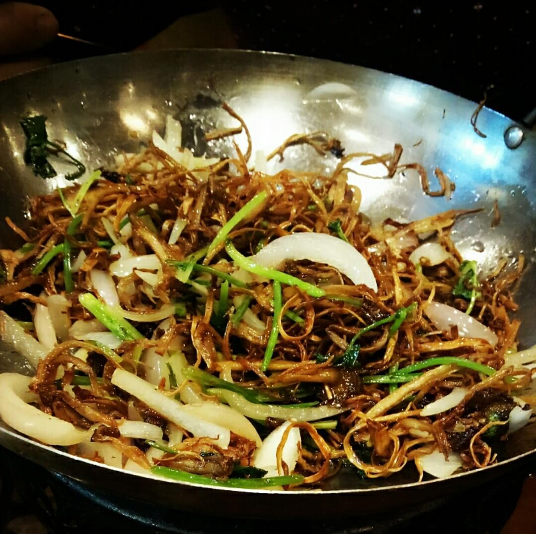 干锅茶树菇