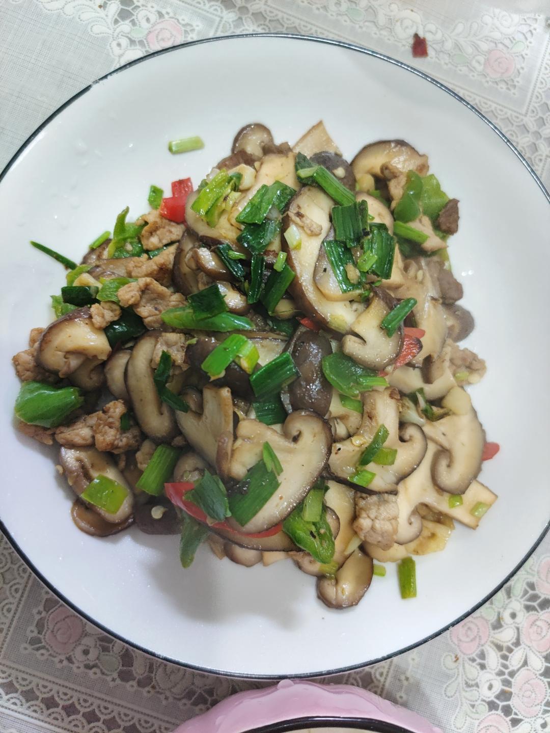 香菇炒肉｜贼香