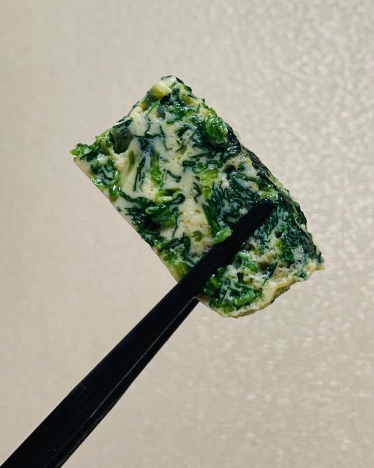 蘸汁菠菜鸡蛋糕——春季养生多吃菠菜