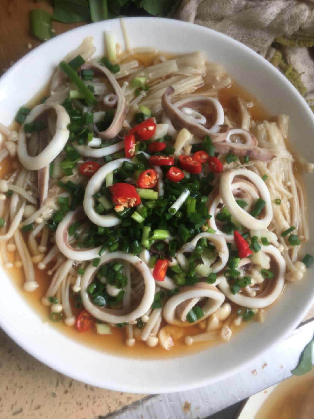 金针菇蒸鱿鱼的做法