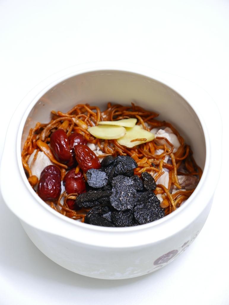 虫草花黑松露煲鸡