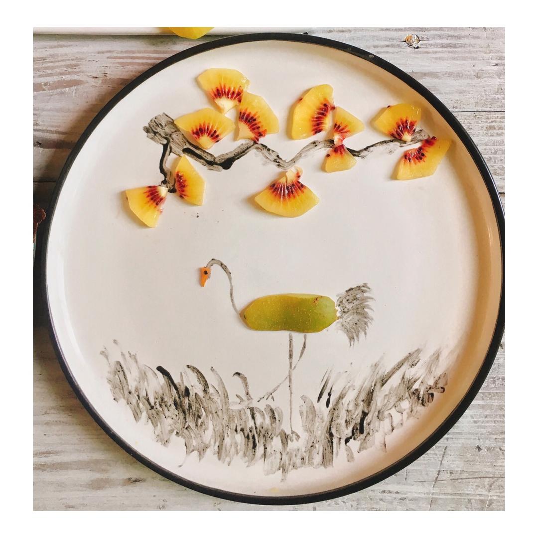 海上燕子坞做的写意餐盘画