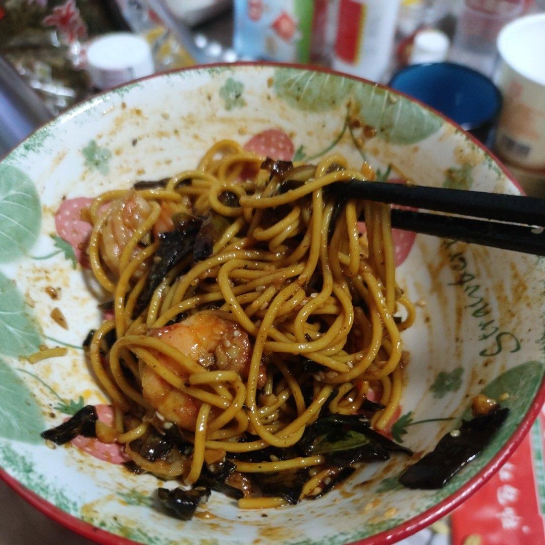 香到磕头的超简单虾仁葱油拌面！