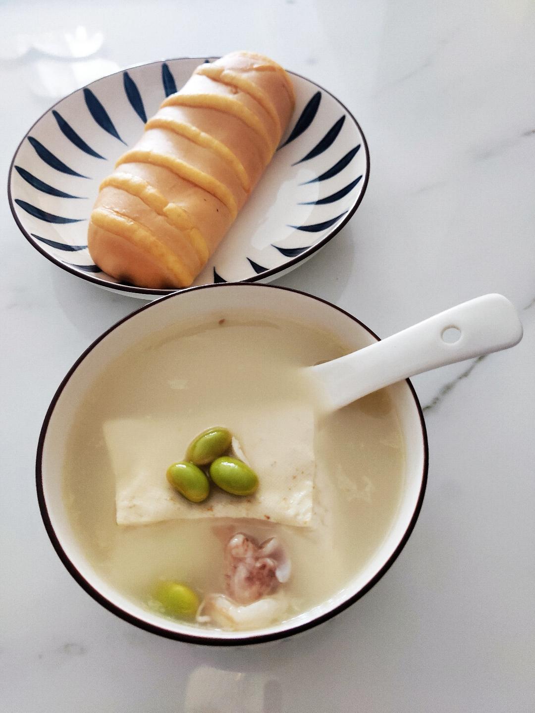 厨师长教你：“鲫鱼豆腐汤”的家常做法，满满的烹饪原理