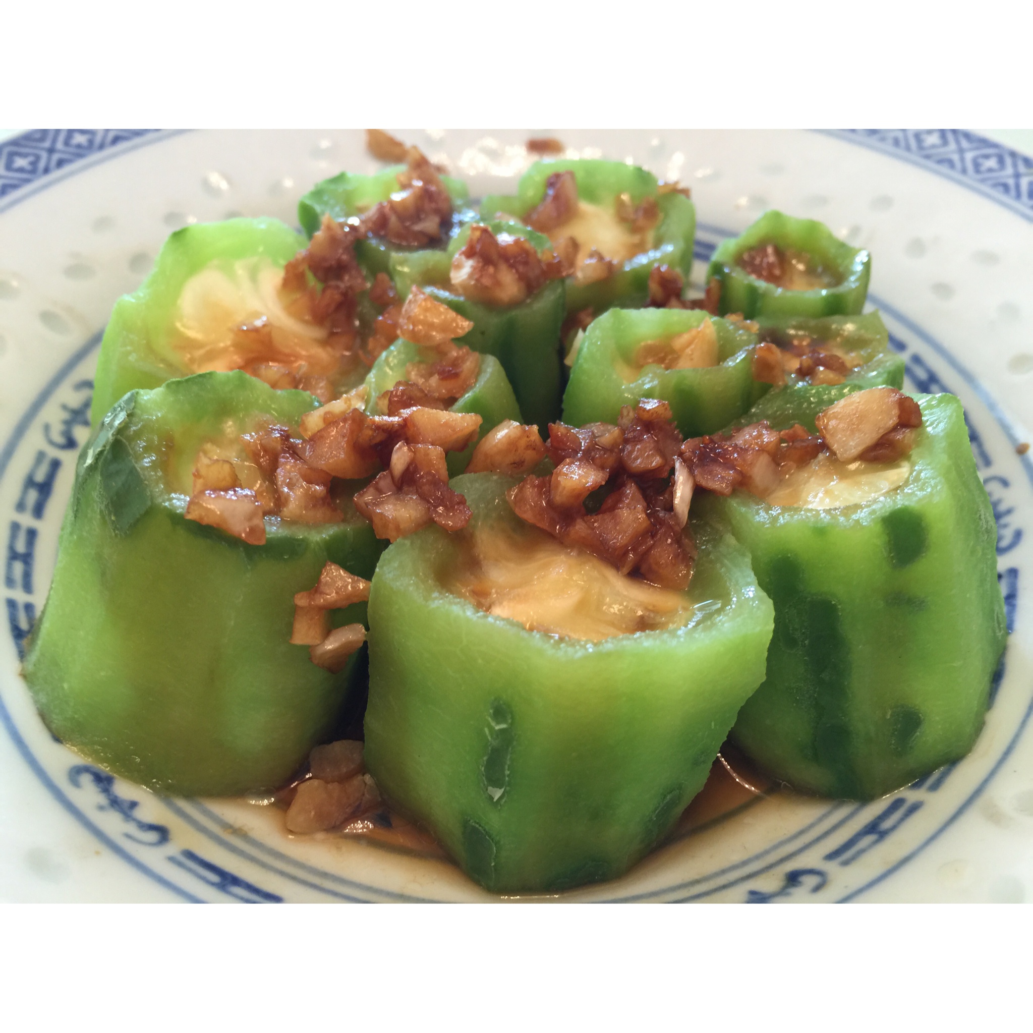 只需要五分钟就可以的美味蒜蓉蒸丝瓜
