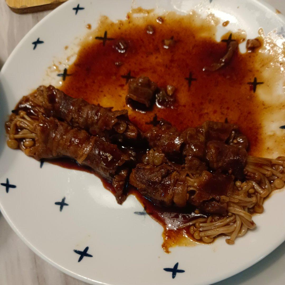 【金针菇肥牛卷】