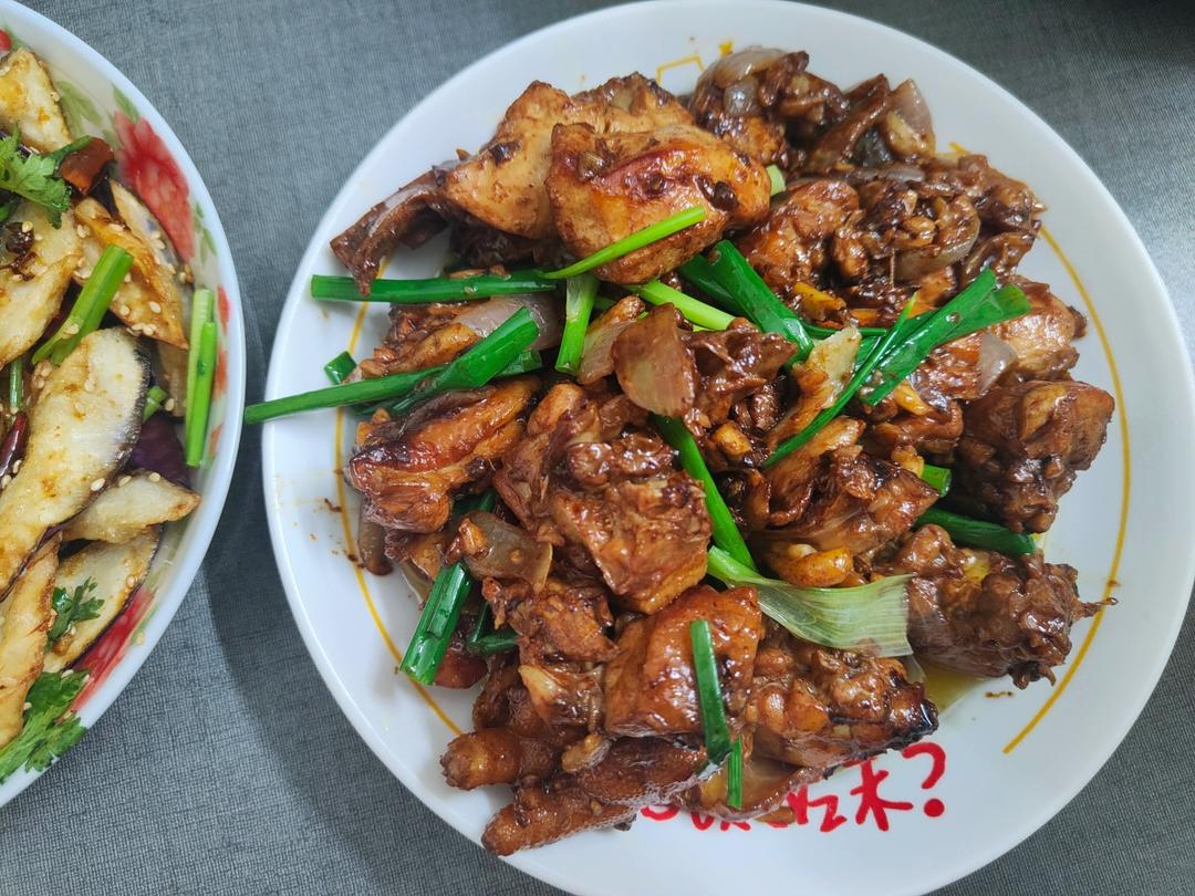 香味十足的沙姜鸡煲