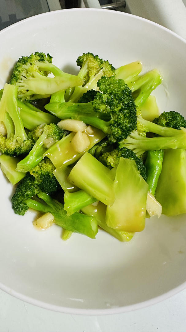 好吃到爆的耗油蒜蓉西兰花(从不修图，喜欢请关注)