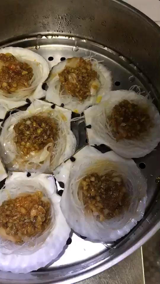 蒜蓉粉丝蒸扇贝（清晰图片步骤讲解）