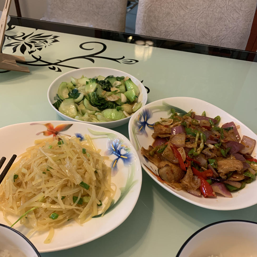 洋葱炒五花肉