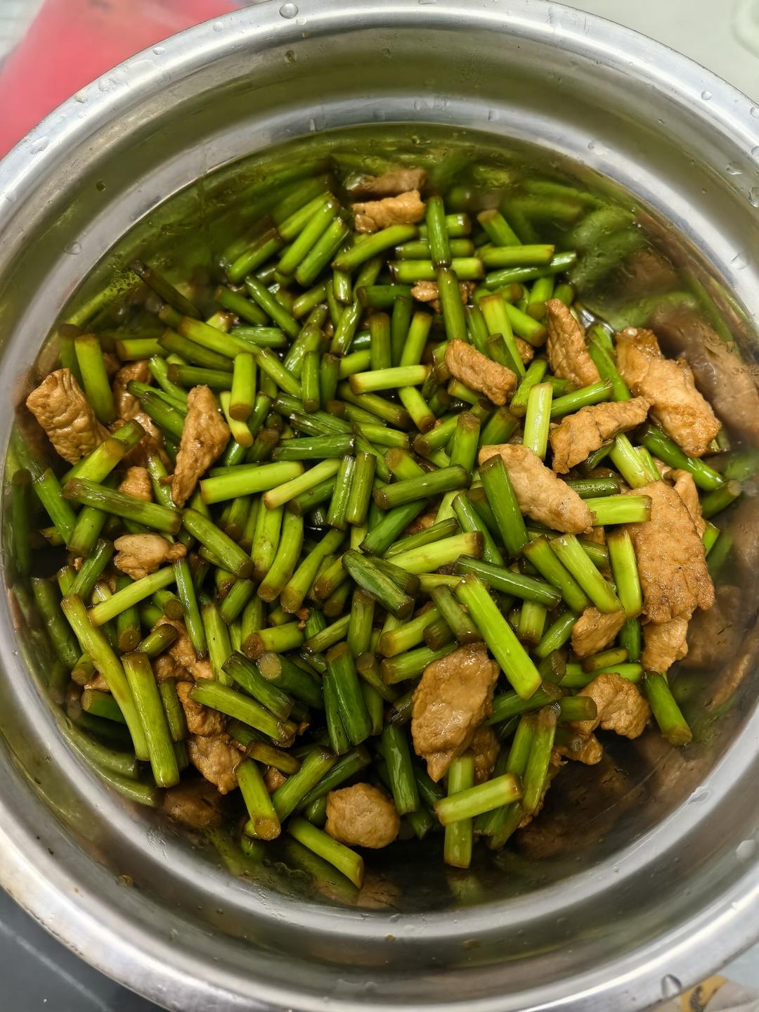 简单易做的下饭菜－蒜苔炒肉