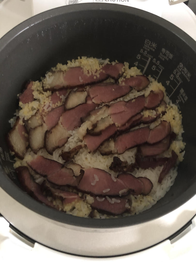 简单到爆的腊肉饭（电饭锅版）