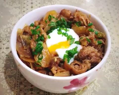 萌麻麻的日式温泉蛋牛丼