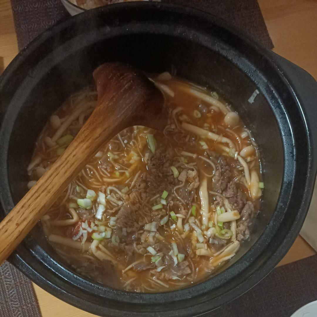 番茄金针菇肥牛汤