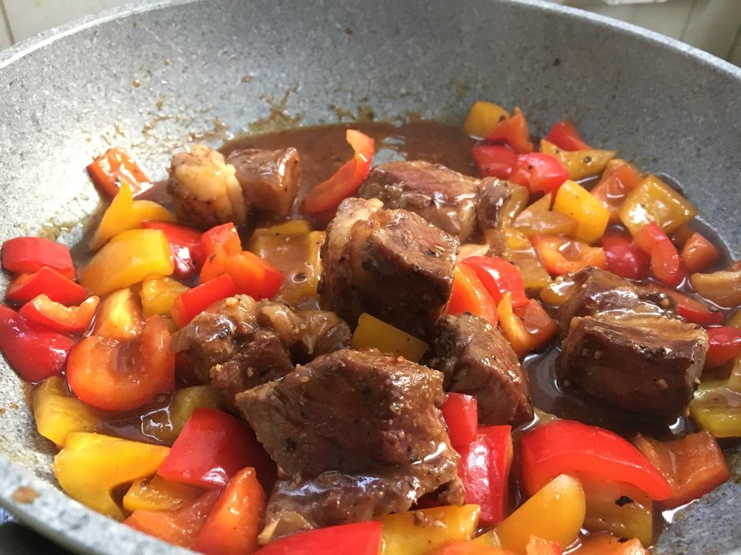 秘制铁板黑椒牛肉粒
