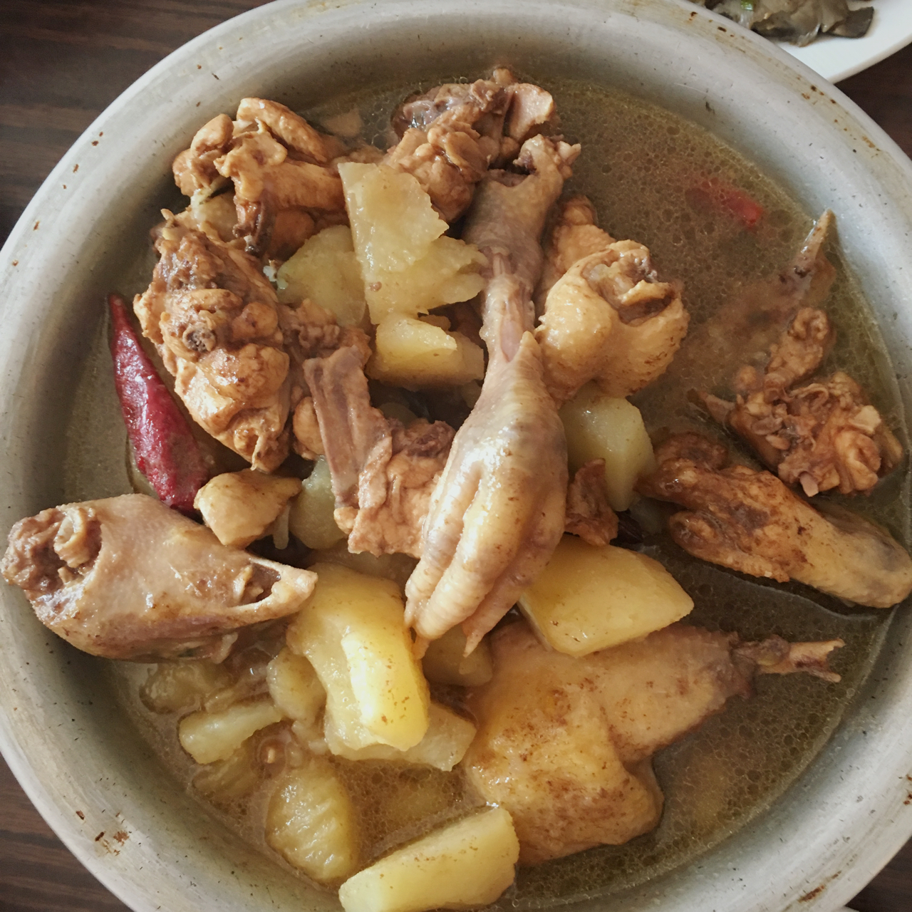 三黄鸡炖土豆