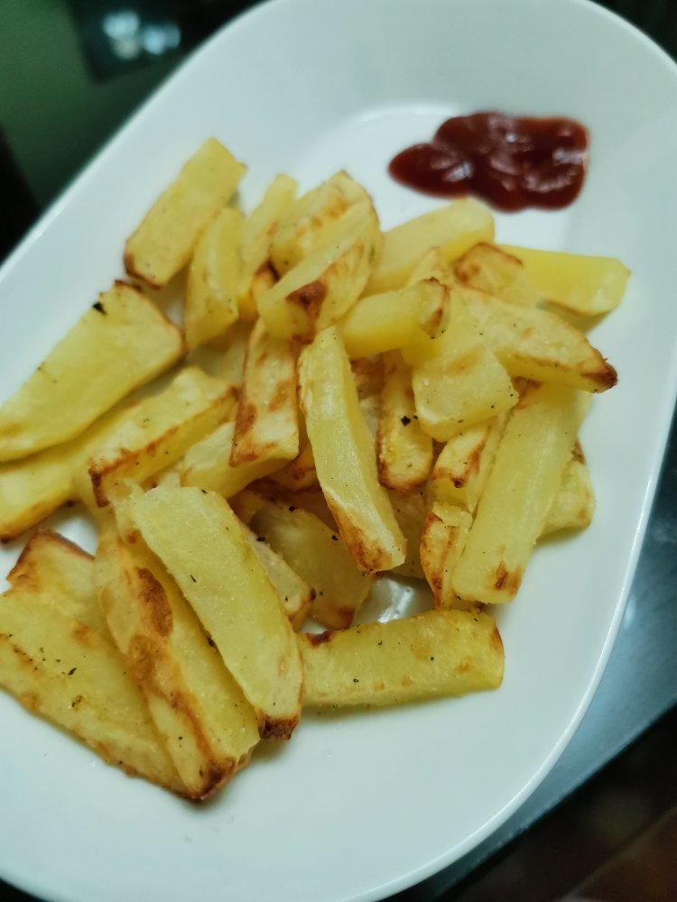 不用油也能炸出香脆好吃的薯条（空气炸锅版）