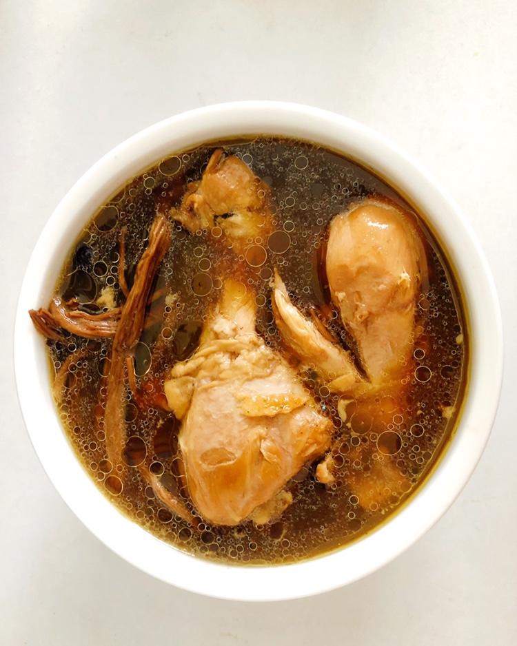 茶树菇鸡腿汤