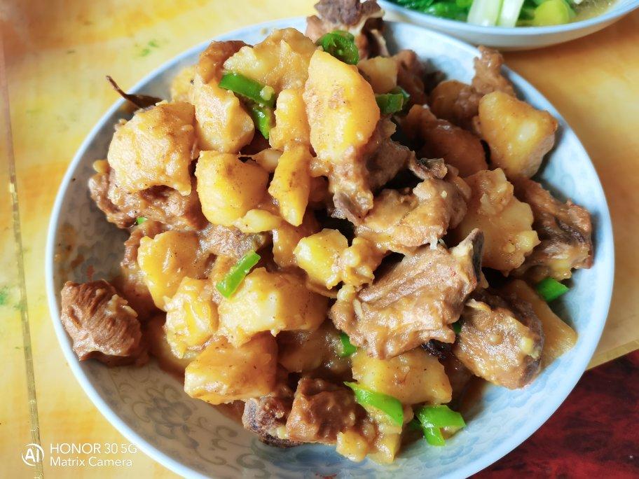 鸡腿炖土豆 上桌秒空盘 汤都喝干了！
