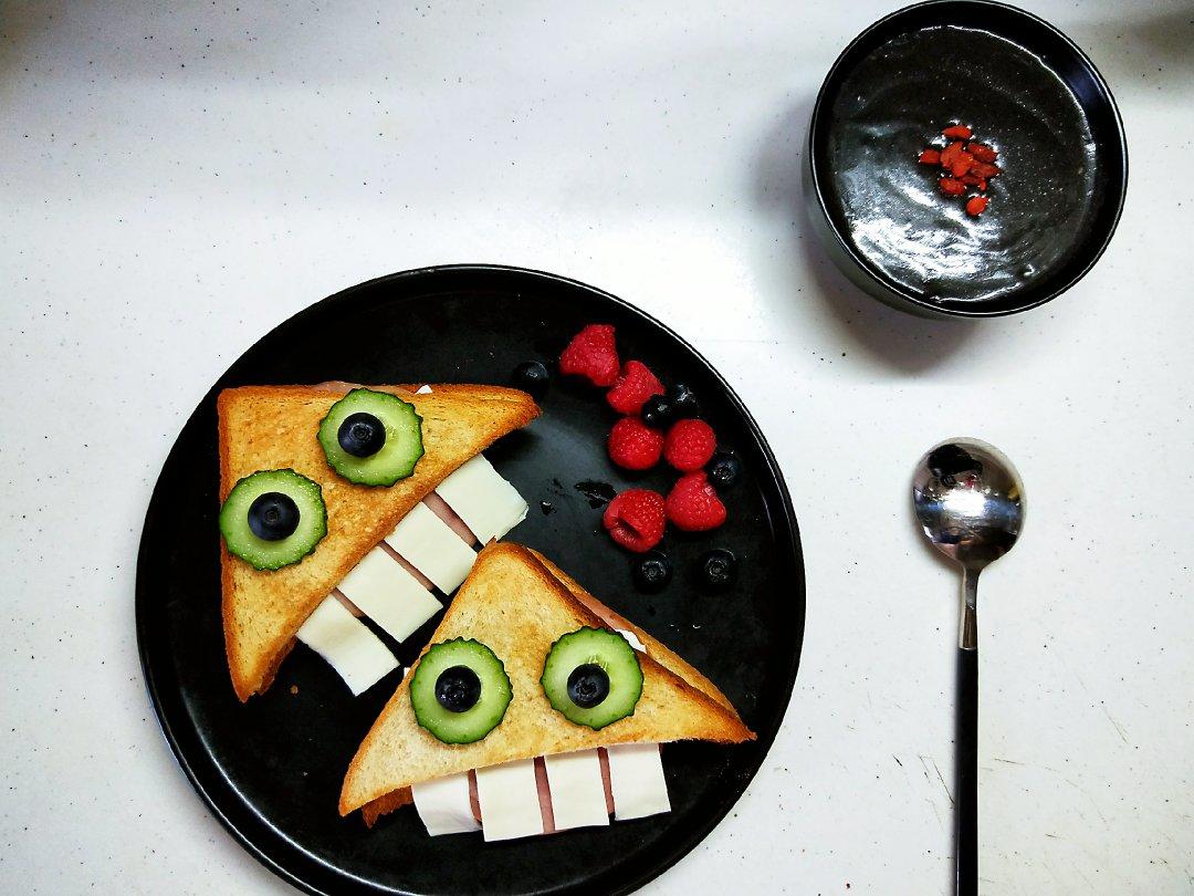 会吐舌头的大牙怪三明治