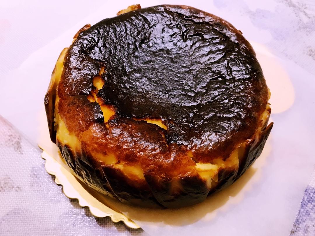 “烧伤”的奶酪蛋糕Burnt cheese cake