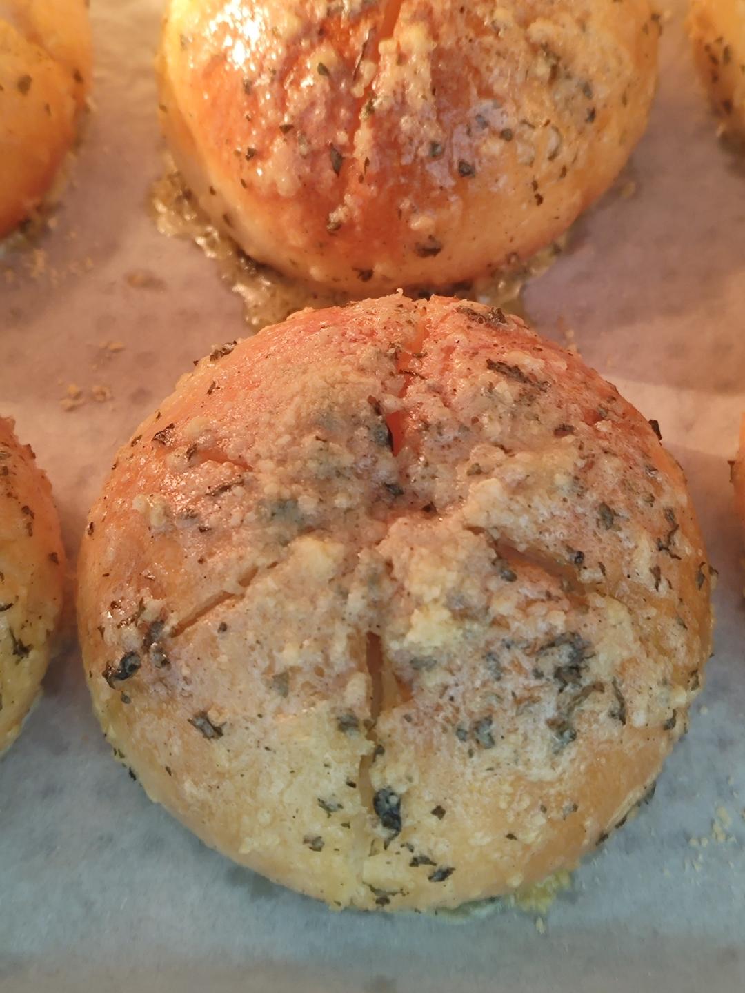 《Tinrry+》超级火的蒜香奶酪包，每一步骤超详细