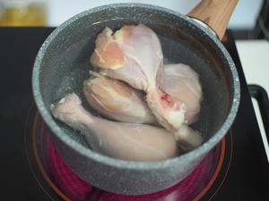 水煮椒盐煎鸡腿（减脂版）的做法 步骤1