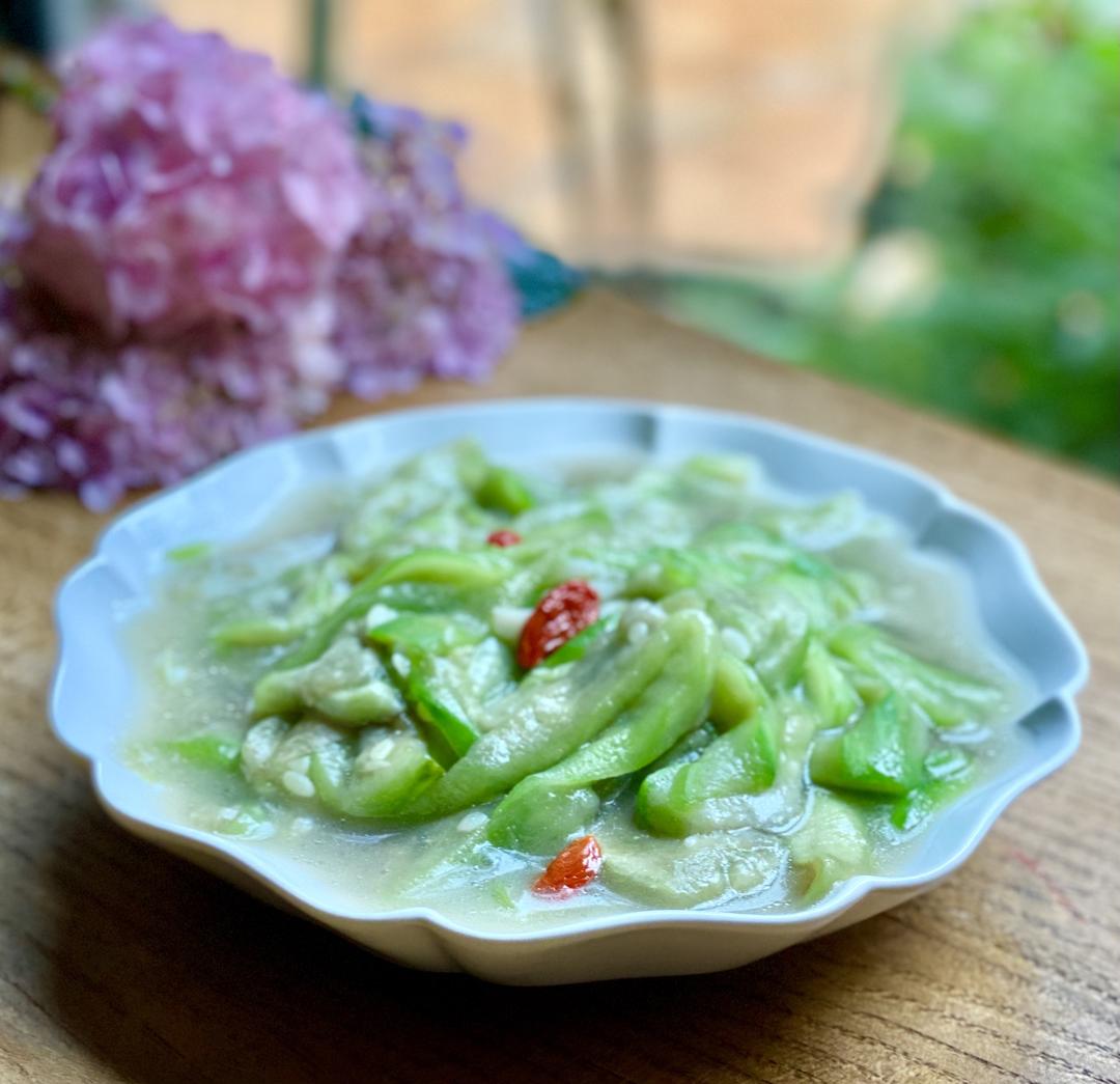 小美清炒丝瓜的做法