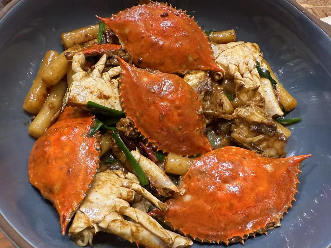 梭子蟹炒年糕～标准的江浙菜