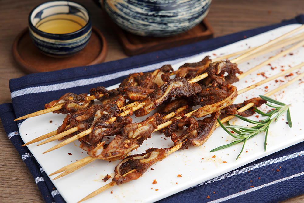 在家自制烧烤时，别忘记还有这道菜——烤猪脆骨​