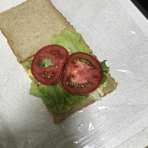 全麦鲜蔬减脂三明治的做法 步骤1