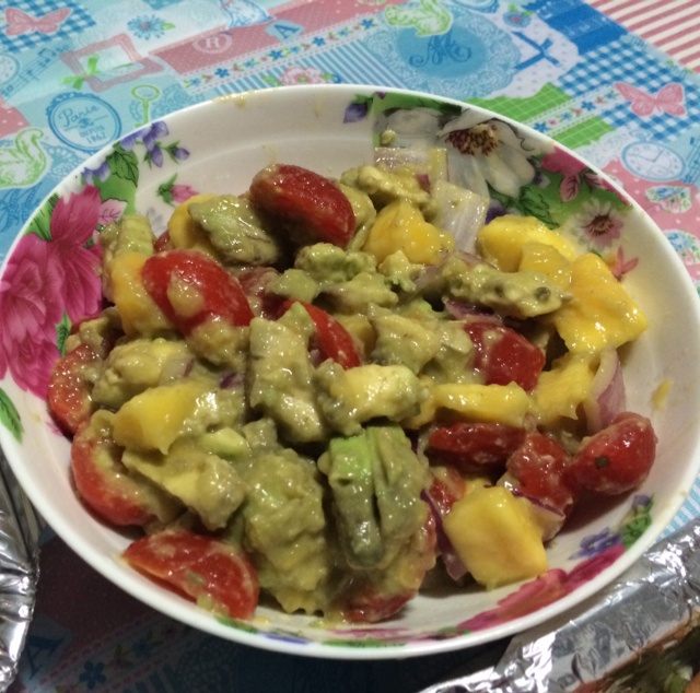 牛油果芒果沙拉