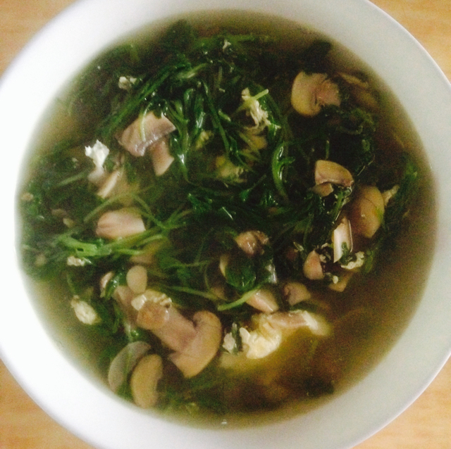 蘑菇豆腐青菜汤